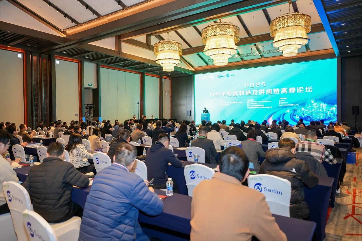餐廳里的人們

AI 生成的內(nèi)容可能不正確。